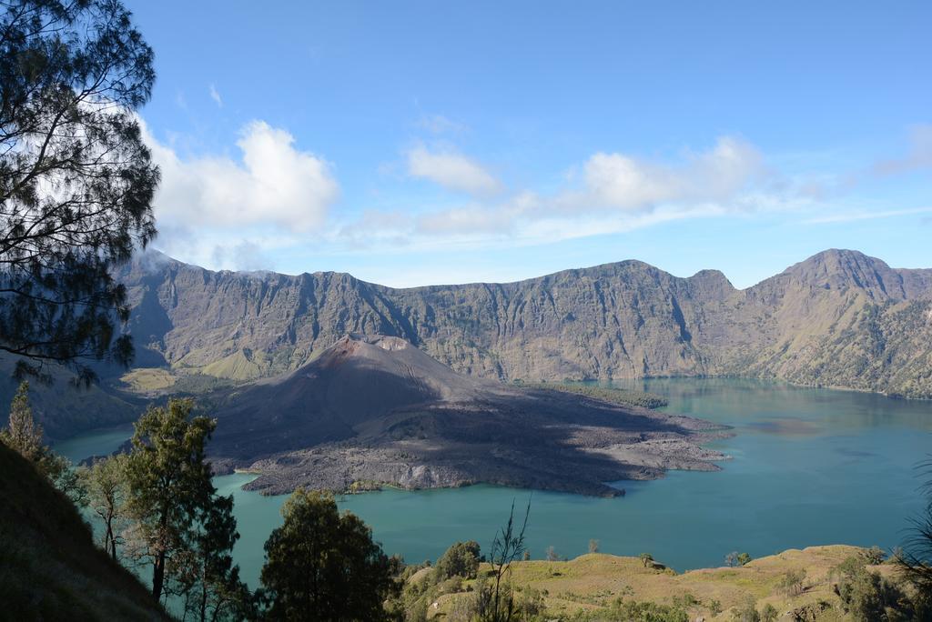 Rinjani Lodge Senaru Exterior photo