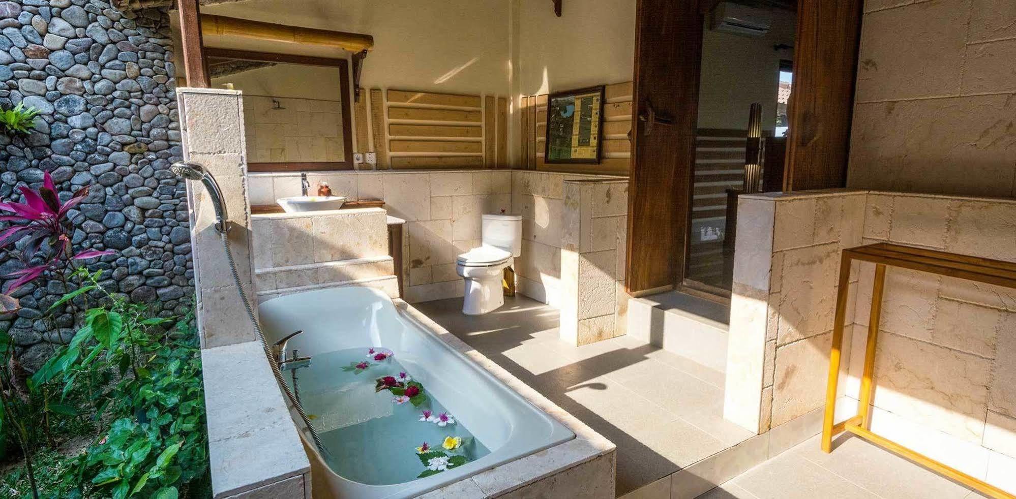 Rinjani Lodge Senaru Exterior photo