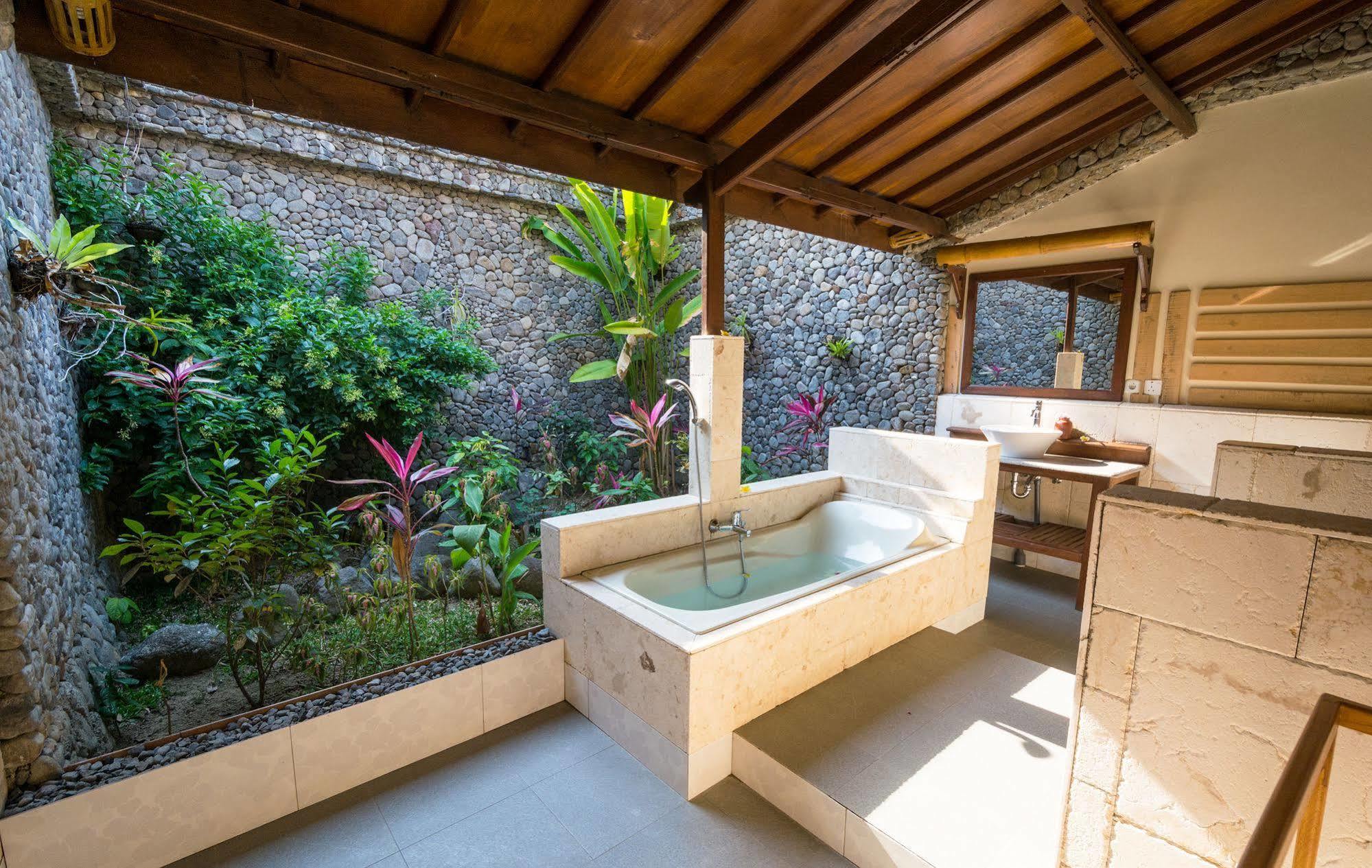 Rinjani Lodge Senaru Exterior photo
